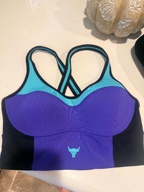 Under armour women’s sports bra project rock size small